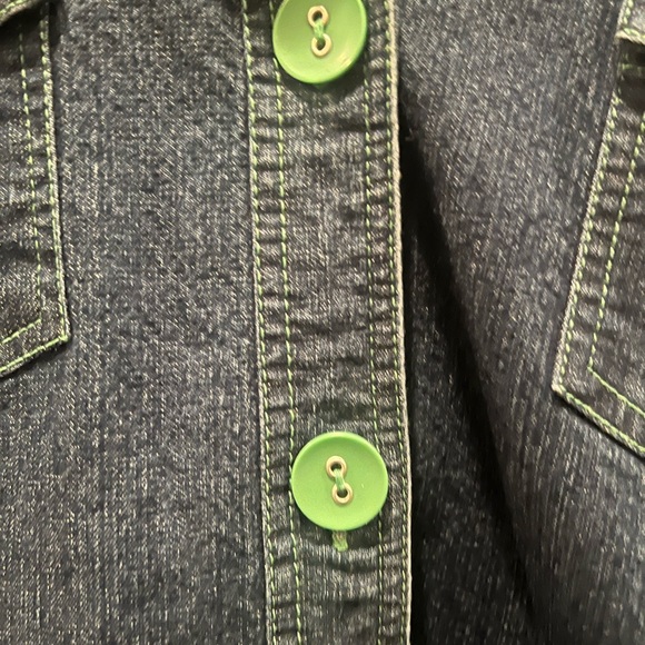 Denim jacket/ green thread and buttons. Light weight - Picture 2 of 5